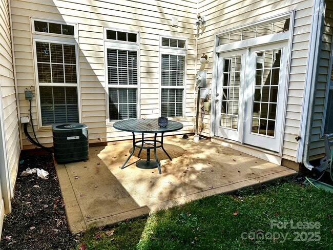 Building Photo - 7946 Mariners Pointe Cir