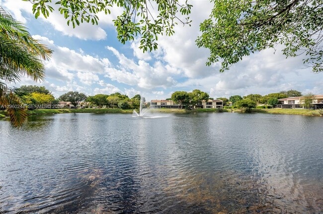 Building Photo - 14271 Kendale Lakes Cir