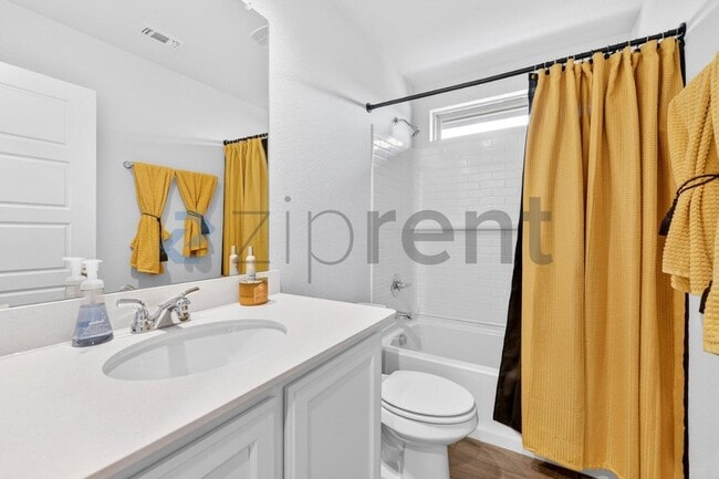 Building Photo - 2650 Streamside Dr