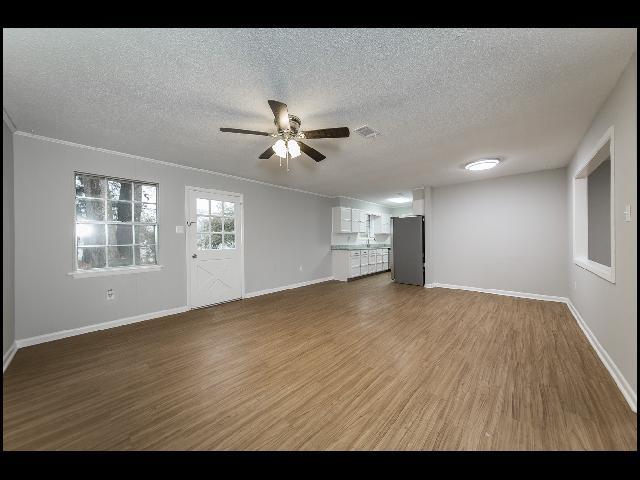 Building Photo - 143 Oaklawn Dr