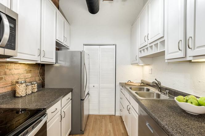 Building Photo - 331 S Peoria St