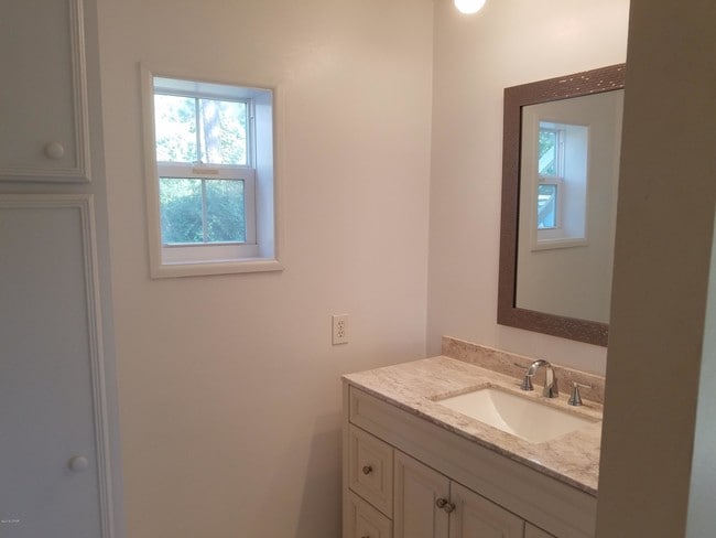 Building Photo - 7220 Poinciana Dr