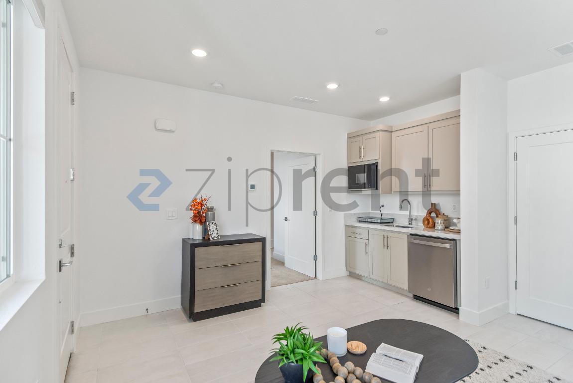 Building Photo - 37380 Watersail Way