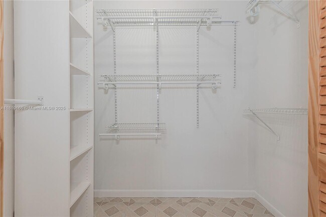 Building Photo - 1082 W 79th St