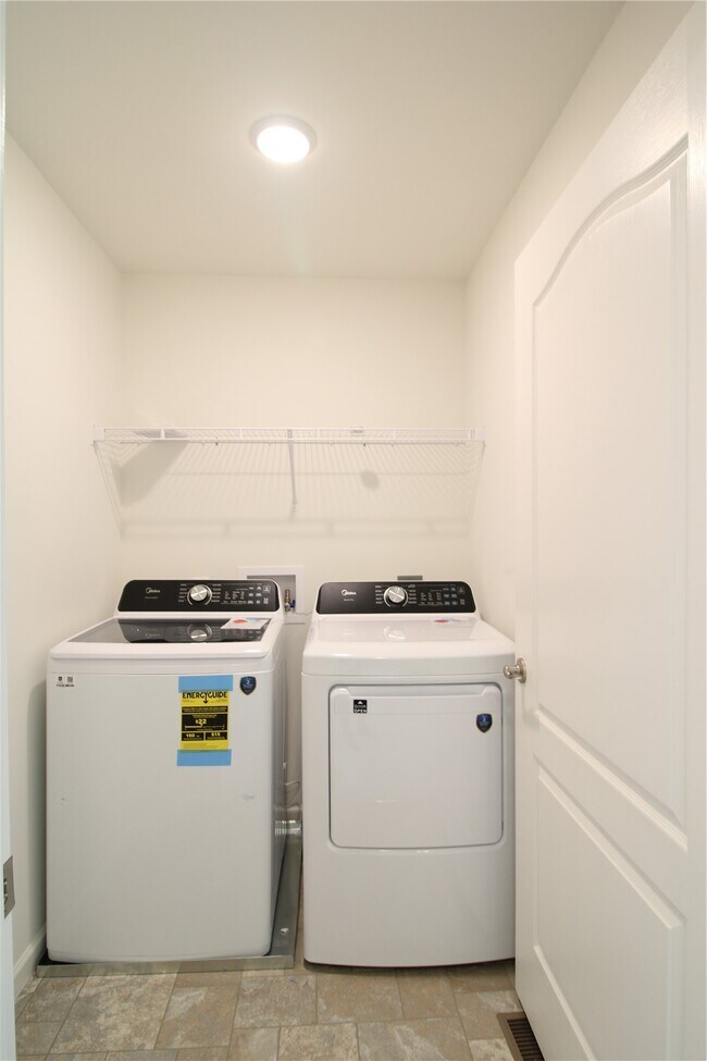 Building Photo - 37 Wingtip Ct