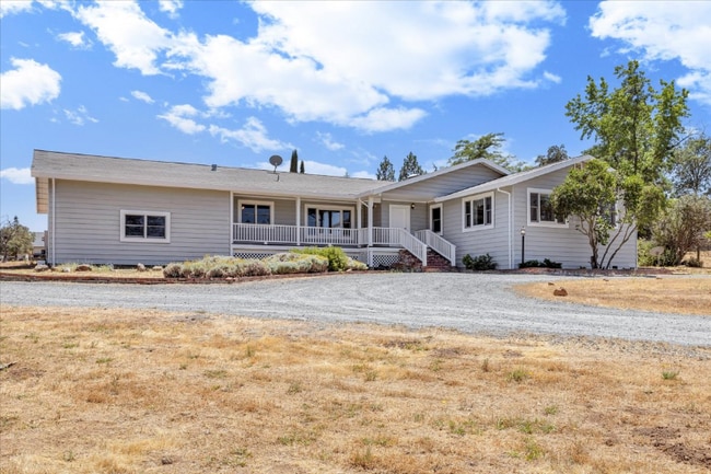 Building Photo - 21179 Hemlock St