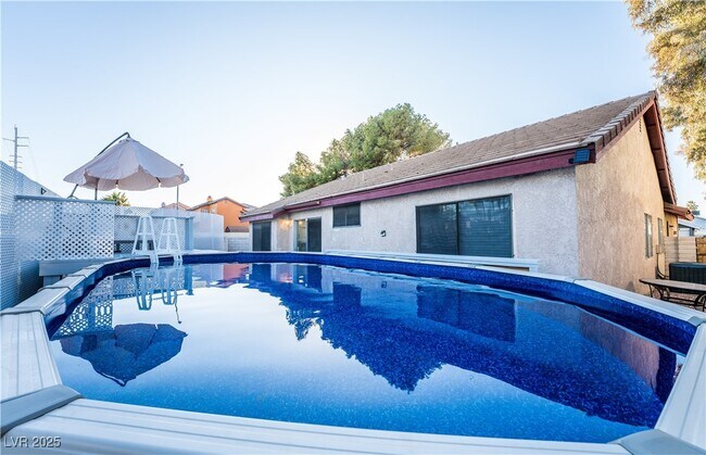 Building Photo - 2364 Belvedere Dr
