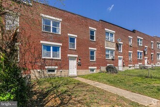 Building Photo - 7520 Lange St