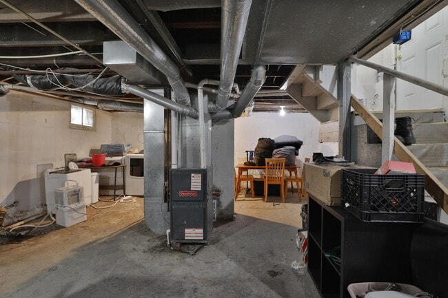 Building Photo - 1599 Mooberry St