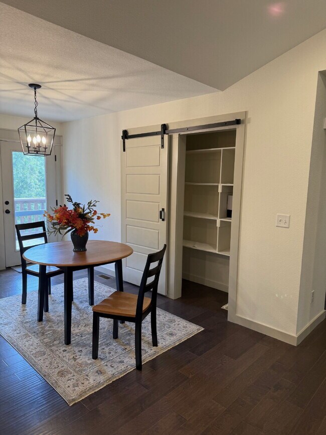 Building Photo - Furnished 3-Bedroom 2 Bath Home in Bella Vista!