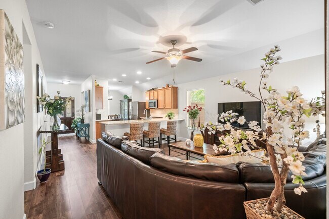 Building Photo - 25803 Orchard Knoll Ln