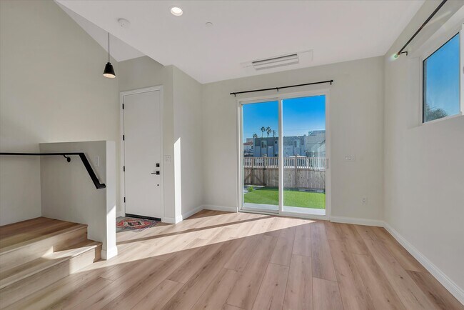 Building Photo - 4048 Cherokee Ave