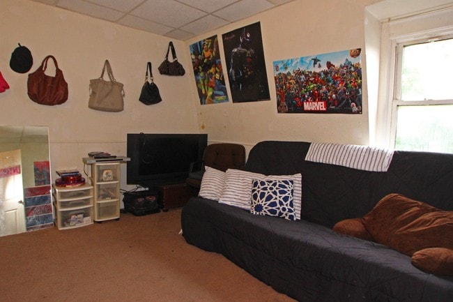 Building Photo - 4 Unit Investment: 165 Gordon St