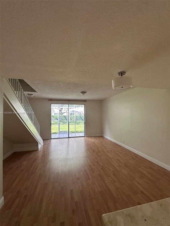 Building Photo - 1350 Sorrento Dr