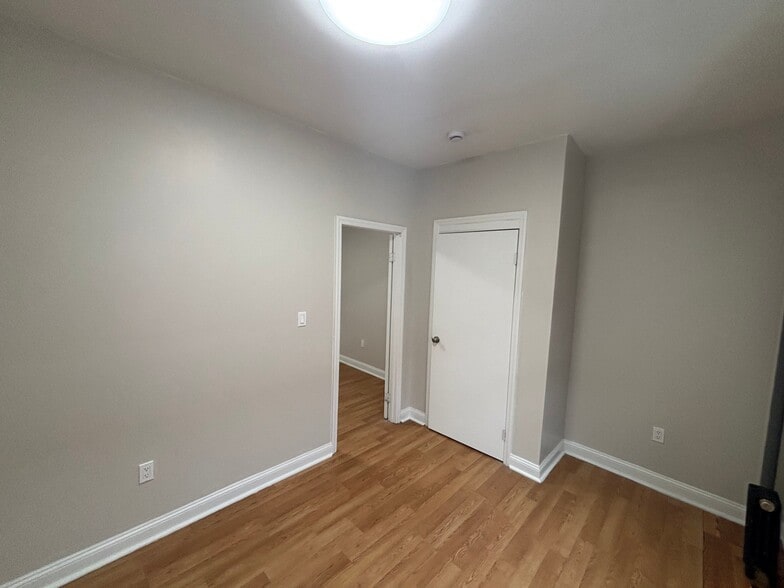 Building Photo - 332 61st St