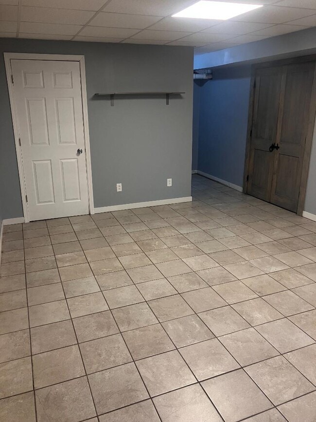 Building Photo - 327 Elm Ave