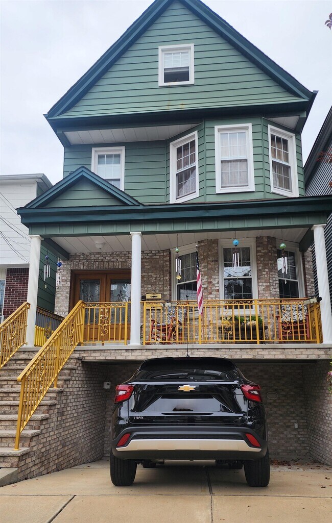 Primary Photo - 79 Humphrey Ave