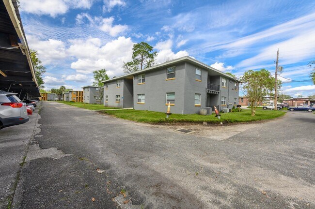 Building Photo - 2650 DuPont Ave