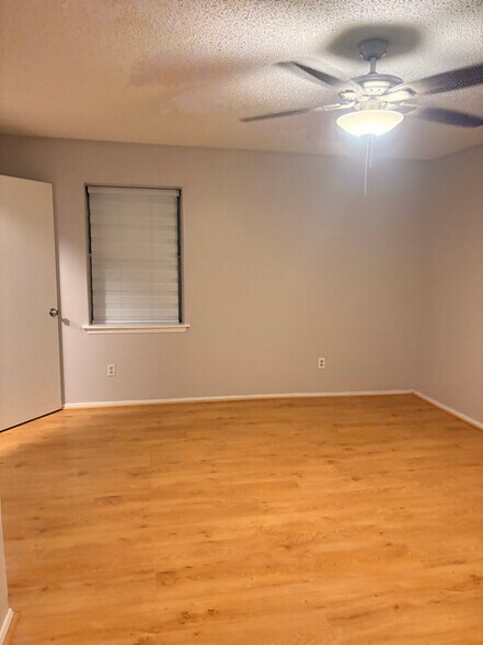 Building Photo - 2914 S Fielder Rd