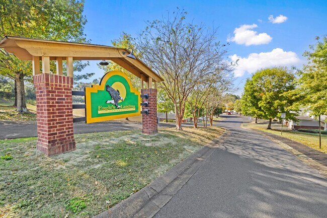 Building Photo - 759 Majestic Dr