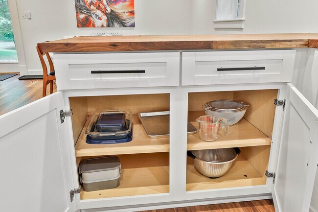 Building Photo - 410 Thornton Ln