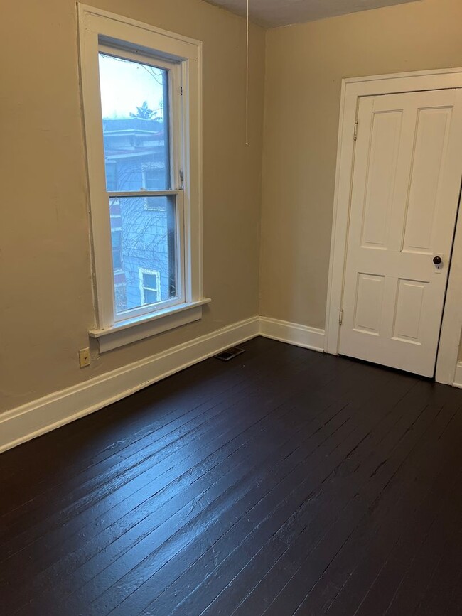 Building Photo - Muir - 1219-1221 Forsythe Ave