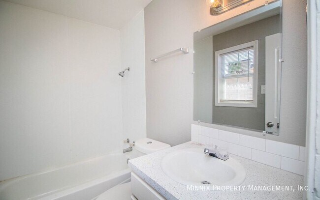 Building Photo - 1312 65th Dr