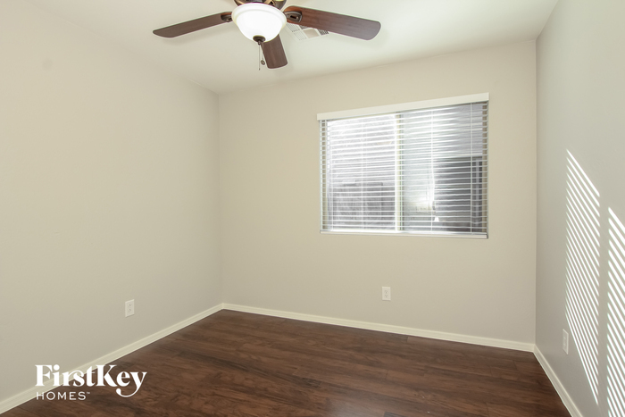 Building Photo - 15137 W Bola Dr