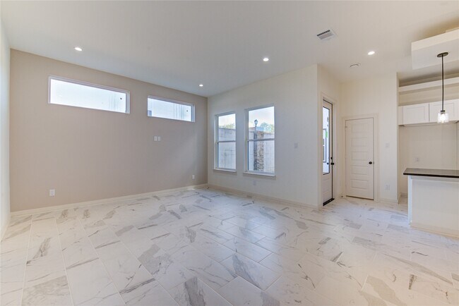 Building Photo - 2930 El Fenice Ln