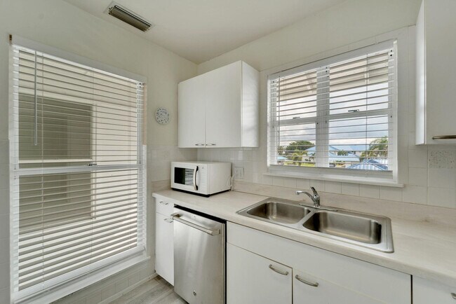 Building Photo - 840 Audubon Dr