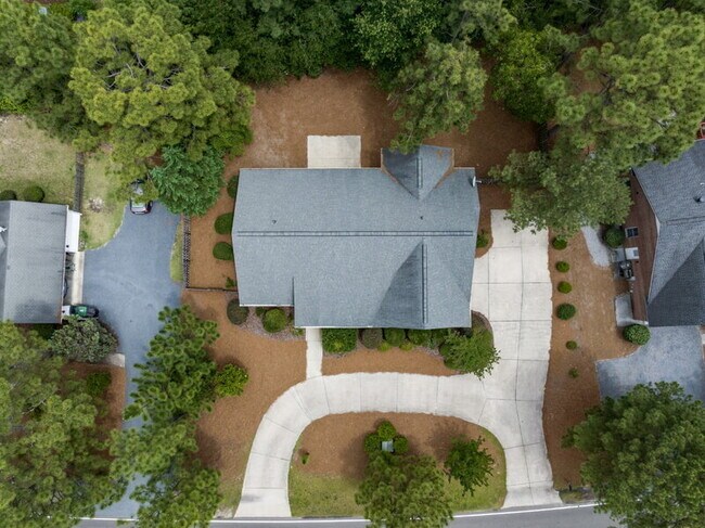 Building Photo - 1350 Monticello Dr