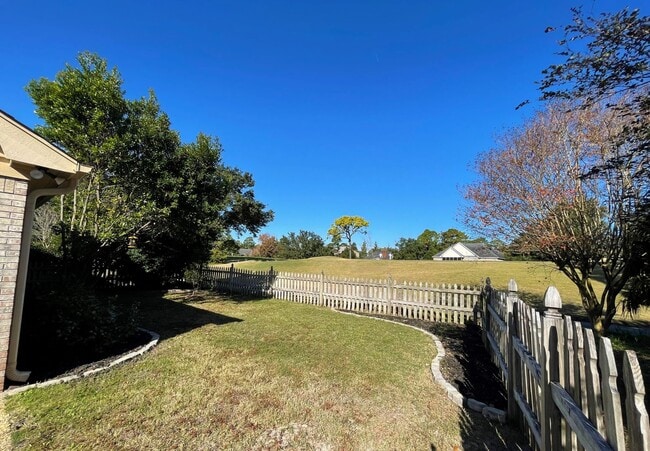 Building Photo - 3 bedroom, 2 bathroom home in Beau Rivage Plantation!