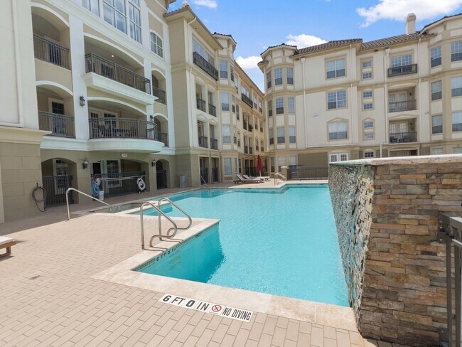 Building Photo - 7575 Kirby Dr