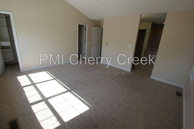 Building Photo - 9800 Foxhill Cir