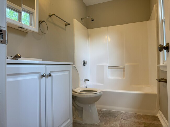 Building Photo - 7 Arrowwood Cir