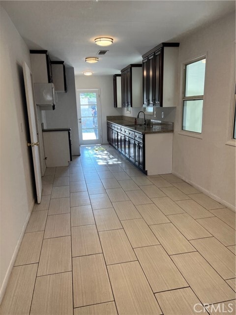 Building Photo - 8564 Cole St