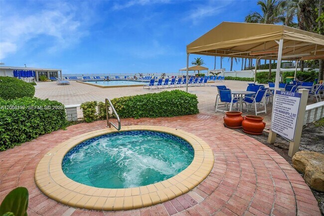 Building Photo - 3505 S Ocean Dr