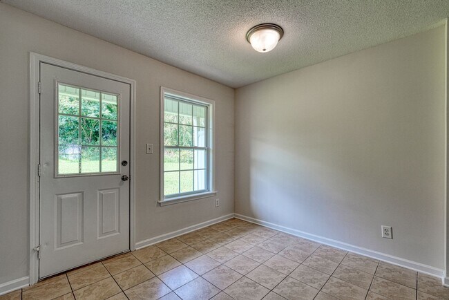 Building Photo - 567 Seays Crest Dr