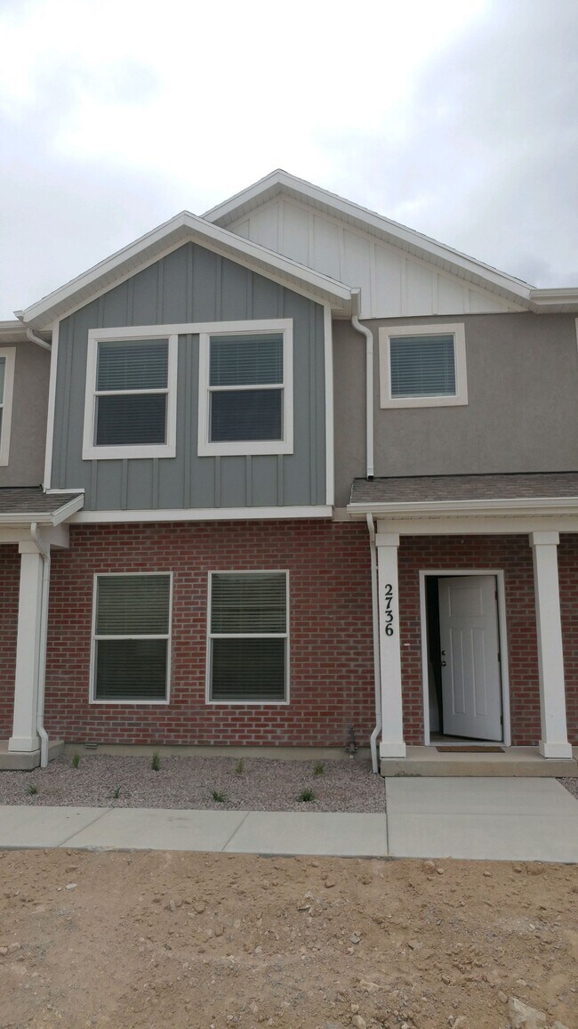 Building Photo - 2736 E Kistler Aly
