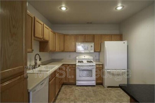 Building Photo - 35 E 600 S