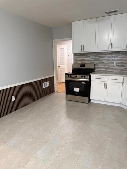 Building Photo - 926 N B St