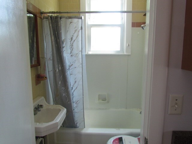 Building Photo - 10 Nursery St