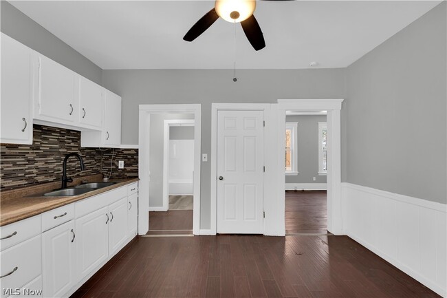 Building Photo - 1528 Newman Ave