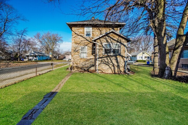 Building Photo - 1959 Barrows St