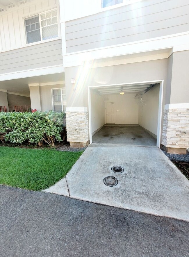 Building Photo - AVAILABLE | Hawaii Kai: 3 Bedroom,2.5 Bathroom Townhome w/AC & Attached Garage |  | Features: In ...