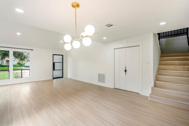 Building Photo - 17 Dowlen Pl