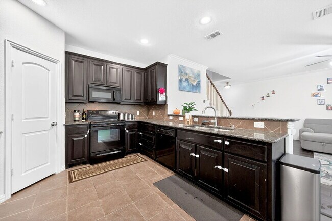 Building Photo - Well-Maintained Home in Irving – Convenient Location & Comfortable Living