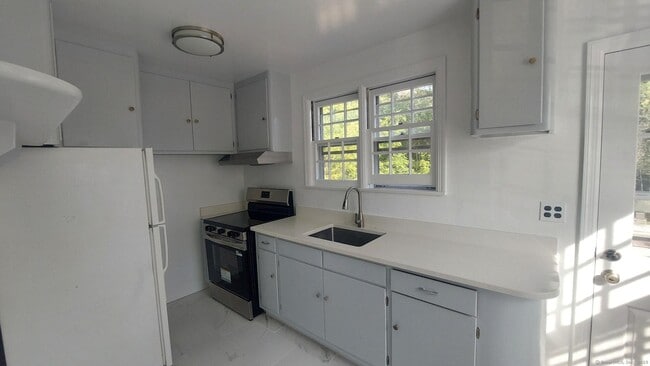 Building Photo - 62 Euclid Ave