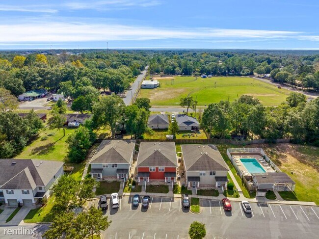 Building Photo - 2 br, 2.5 bath Townhome - 813 Arbor Lake Dr
