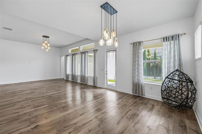 Building Photo - 5925 Silver Sun Dr